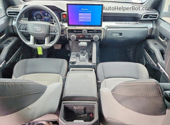 3TMLB5JN1SM098759 2025 TOYOTA TACOMA Blue Vista del salpicadero