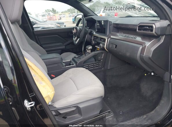 3TMLB5JN1SM131033 2025 TOYOTA TACOMA Black Widok wnętrza z przodu