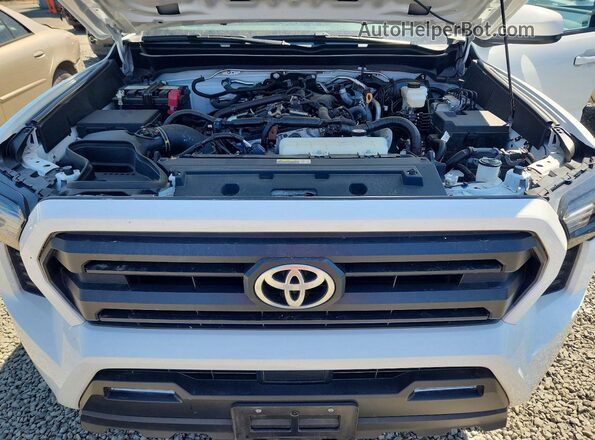 3TMLB5JN2RM006486 2024 TOYOTA TACOMA White Widok wnętrza z tyłu