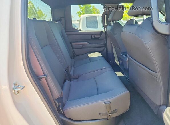 3TMLB5JN2RM006486 2024 TOYOTA TACOMA White Widok tylnych siedzeń