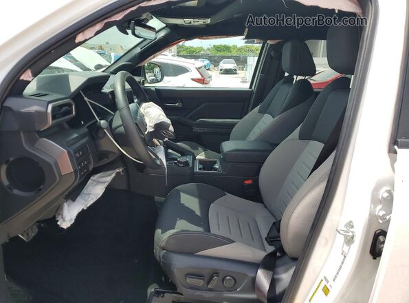 3TMLB5JN2RM043912 2024 TOYOTA TACOMA White Widok wnętrza z przodu