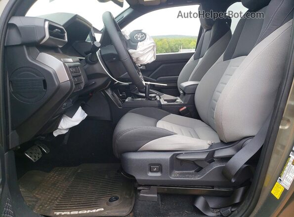 3TMLB5JN2RM061472 2024 TOYOTA TACOMA Green Widok wnętrza z przodu
