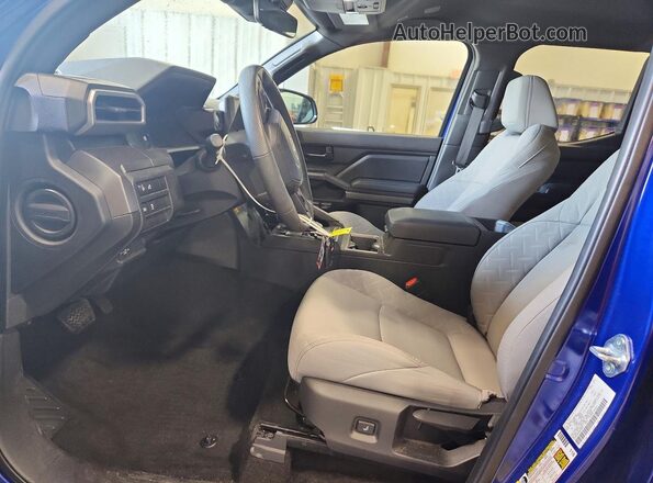3TMLB5JN3RM059228 2024 TOYOTA TACOMA Blue Widok wnętrza z przodu