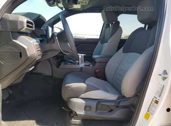 3TMLB5JN3TM232592 2026 TOYOTA TACOMA Белый Вид салона спереди