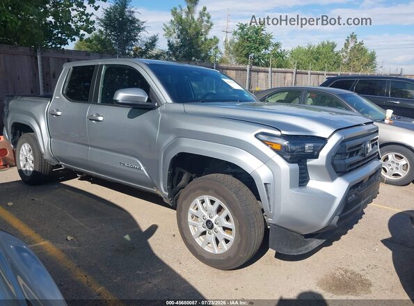 3TMLB5JN3TM253832 2026 TOYOTA TACOMA Gray Rear interior view