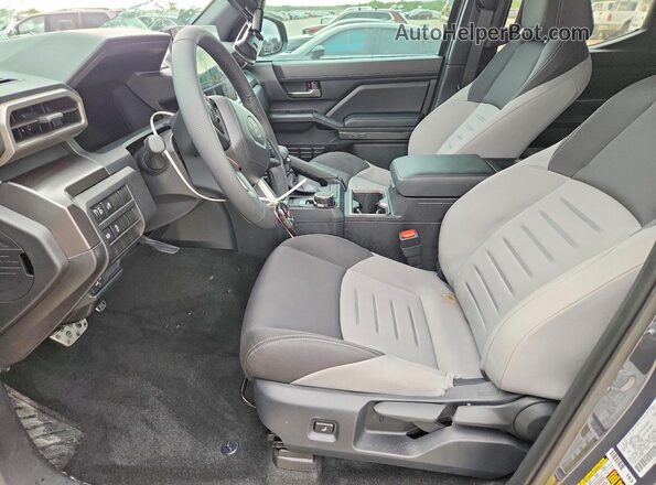 3TMLB5JN3TM257055 2026 TOYOTA TACOMA Серый Вид салона спереди