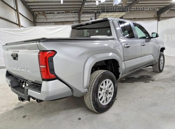 3TMLB5JN3TM277595 2026 TOYOTA TACOMA Silver Trasero derecho