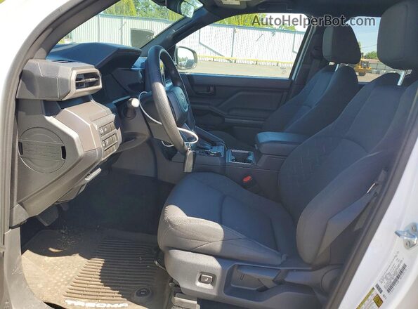 3TMLB5JN4RM043202 2024 TOYOTA TACOMA White Вид салону спереду