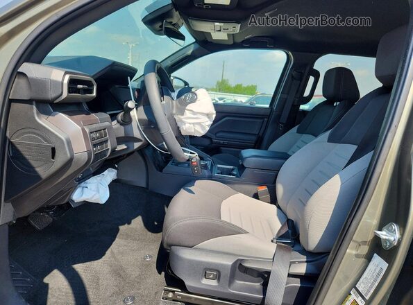 3TMLB5JN4SM130247 2025 TOYOTA TACOMA Green Front interior view