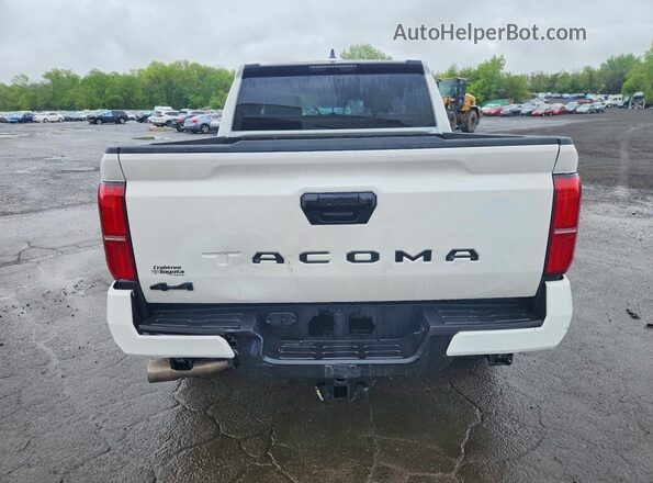 3TMLB5JN4TM240250 2026 TOYOTA TACOMA White Հետևի տեսք
