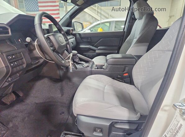 3TMLB5JN4TM240250 2026 TOYOTA TACOMA White Սալոնի դիմացի տեսք