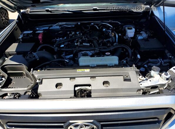 3TMLB5JN5RM010287 2024 TOYOTA TACOMA Silver Вид задньої частини салону