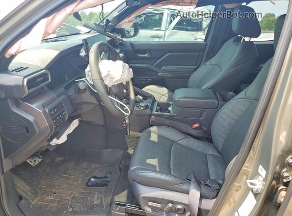 3TMLB5JN6SM088373 2025 TOYOTA TACOMA Green Widok wnętrza z przodu