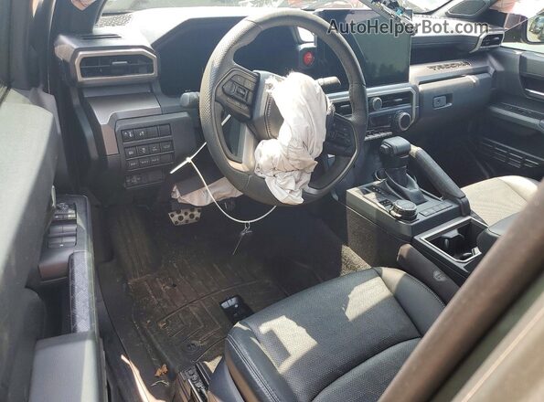 3TMLB5JN6SM088373 2025 TOYOTA TACOMA Green Widok deski rozdzielczej