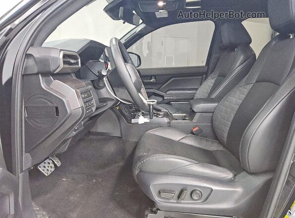 3TMLB5JN6SM096408 2025 TOYOTA TACOMA Черный Вид салона спереди