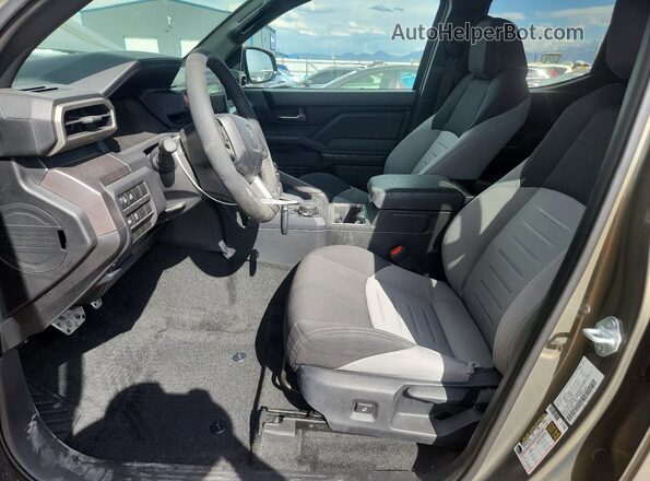3TMLB5JN7SM192841 2025 TOYOTA TACOMA Зеленый Вид салона спереди