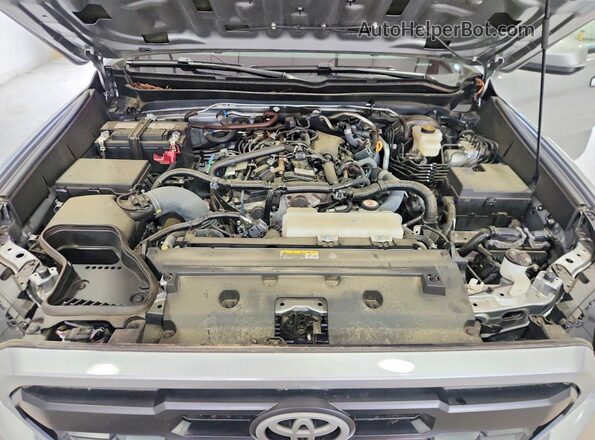 3TMLB5JN8RM026645 2024 TOYOTA TACOMA Silver Սալոնի հետևի տեսք