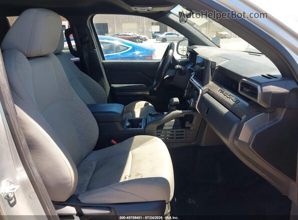 3TMLB5JN8RM035166 2024 TOYOTA TACOMA Silver Vista interior delantera