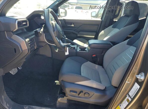 3TMLB5JN8SM116691 2025 TOYOTA TACOMA Gold Front interior view