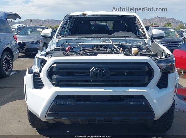 3TMLB5JN8TM225136 2026 TOYOTA TACOMA White Vista interior trasera