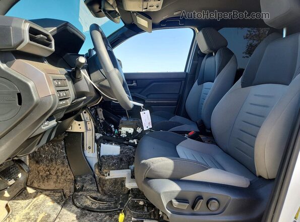 3TMLB5JN9RM043177 2024 TOYOTA TACOMA White წინა სალონის ხედი
