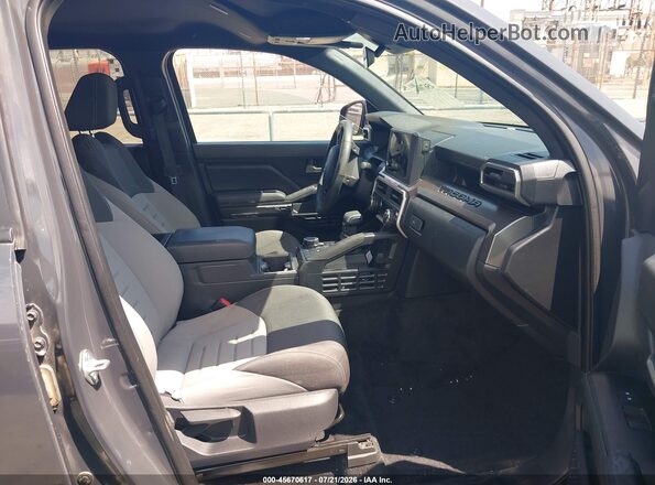 3TMLB5JN9RM049013 2024 TOYOTA TACOMA Черный Вид салона спереди
