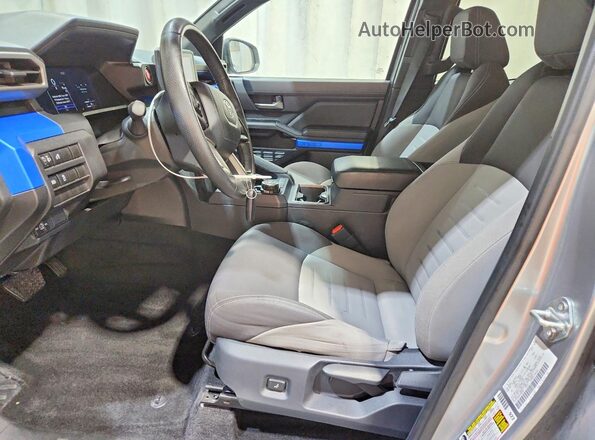 3TMLB5JNXSM108480 2025 TOYOTA TACOMA Silver წინა სალონის ხედი