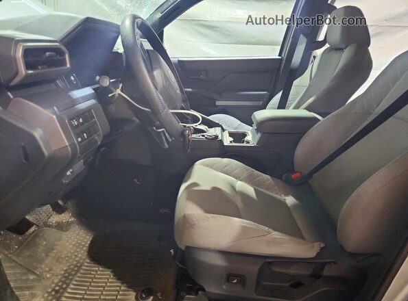 3TMLB5JNXSM137073 2025 TOYOTA TACOMA Silver Вид салону спереду