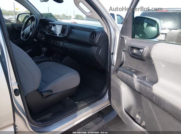 3TYAX5GN6NT043863 2022 TOYOTA TACOMA Silver Front interior view