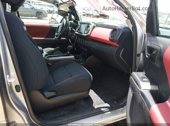 3TYAX5GNXMT016096 2021 TOYOTA TACOMA Серебряный Вид салона спереди