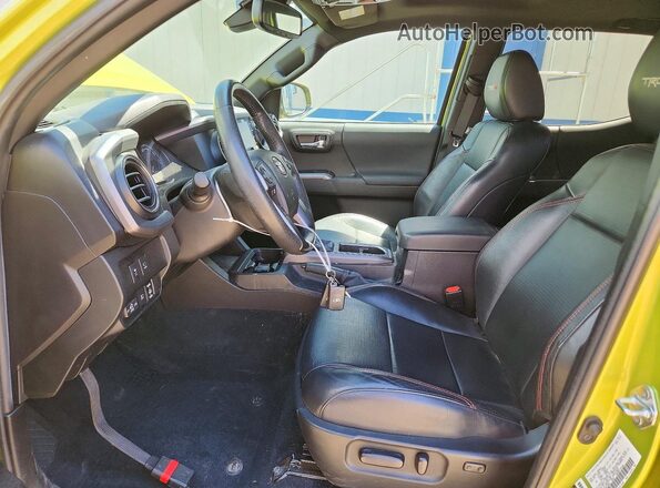 3TYCZ5AN3NT073480 2022 TOYOTA TACOMA Green Vista interior delantera