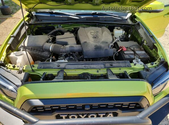 3TYCZ5AN3NT073480 2022 TOYOTA TACOMA Green Vista interior trasera