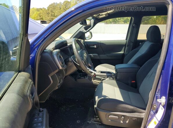 3TYCZ5AN4NT068725 2022 TOYOTA TACOMA Blue Widok wnętrza z przodu