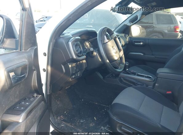 3TYCZ5AN4NT093916 2022 TOYOTA TACOMA White Սալոնի դիմացի տեսք