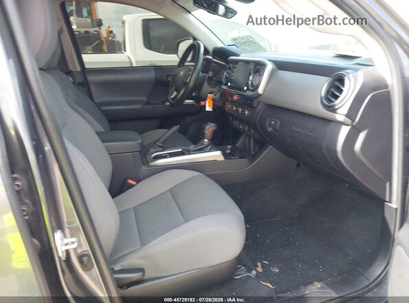 3TYCZ5AN6NT071657 2022 TOYOTA TACOMA Gray Widok wnętrza z przodu