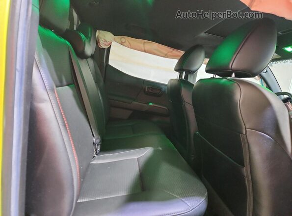 3TYCZ5AN8NT064225 2022 TOYOTA TACOMA Green Հետևի նստատեղերի տեսք