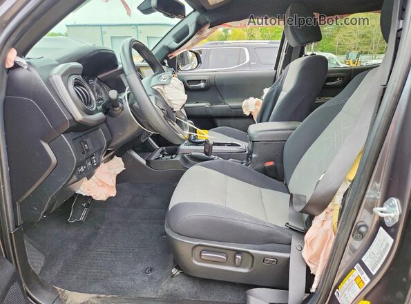 3TYCZ5AN9PT111801 2023 TOYOTA TACOMA Gray Widok wnętrza z przodu