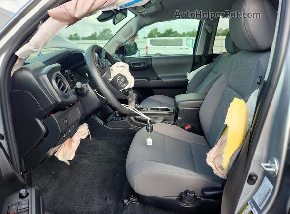 3TYCZ5ANXPT176141 2023 TOYOTA TACOMA Silver Widok wnętrza z przodu