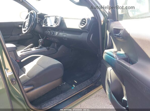 3TYDZ5BN5NT014949 2022 TOYOTA TACOMA Green Widok wnętrza z przodu