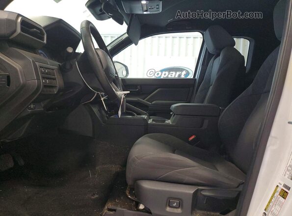 3TYJDAHN0RT006832 2024 TOYOTA TACOMA White Vista interior delantera