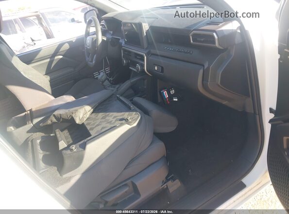 3TYJDAHN0RT013179 2024 TOYOTA TACOMA White Front interior view