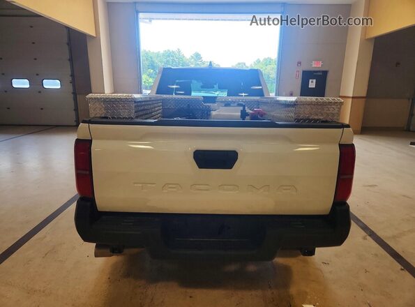 3TYJDAHN3RT008882 2024 TOYOTA TACOMA White Հետևի տեսք