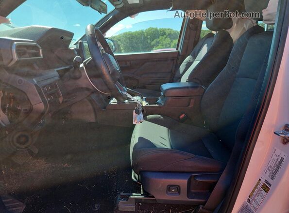 3TYJDAHN4RT008891 2024 TOYOTA TACOMA Белый Вид салона спереди