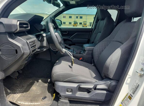 3TYJDAHN7ST026050 2025 TOYOTA TACOMA White Vista interior delantera