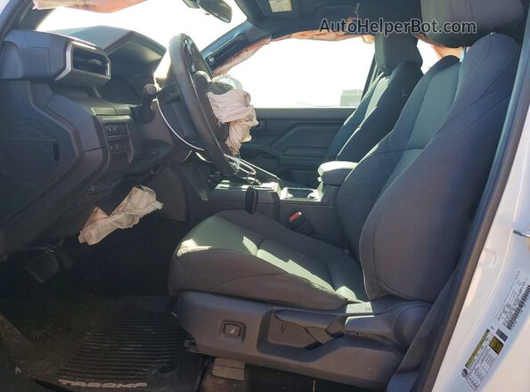 3TYJDAHNXST021120 2025 TOYOTA TACOMA White Front interior view