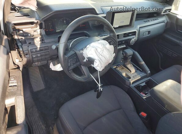 3TYJDAHNXST027435 2025 TOYOTA TACOMA Белый Вид панели приборов