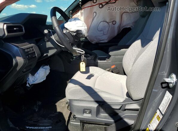 3TYKB5FN3ST027975 2025 TOYOTA TACOMA Gray Front interior view