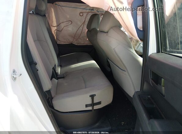 3TYKB5FN4RT000861 2024 TOYOTA TACOMA White VIN կոդի պիտակի տեսք