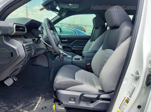 3TYKB5FN6ST030224 2025 TOYOTA TACOMA White Front interior view