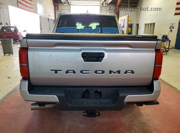 3TYKB5FN9ST027303 2025 TOYOTA TACOMA Серебряный Вид сзади